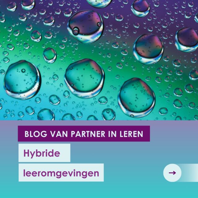 De afgelopen jaren is de roep om opleidingen die beter aansluiten op de praktijk sterker geworden. Studenten willen leren in realistische situaties, organisaties willen goed voorbereide toekomstige collega’s en docenten zoeken naar manieren om theorie betekenisvol te maken. Hybride leeromgevingen bieden hiervoor een krachtig antwoord. Maar wat zijn hybride leeromgevingen precies, wat leveren ze op en wat betekent dit voor de rol van de docent?

#onderwijskundige #hybrideleeromgeving #partnerinleren #blog